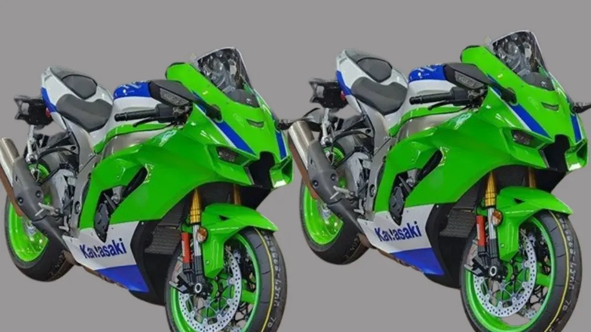 ZX-10R digital instrument cluster with smartphone connectivity