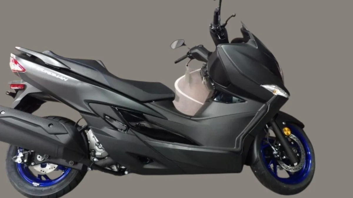 Suzuki Burgman 400 premium scooter design in black color