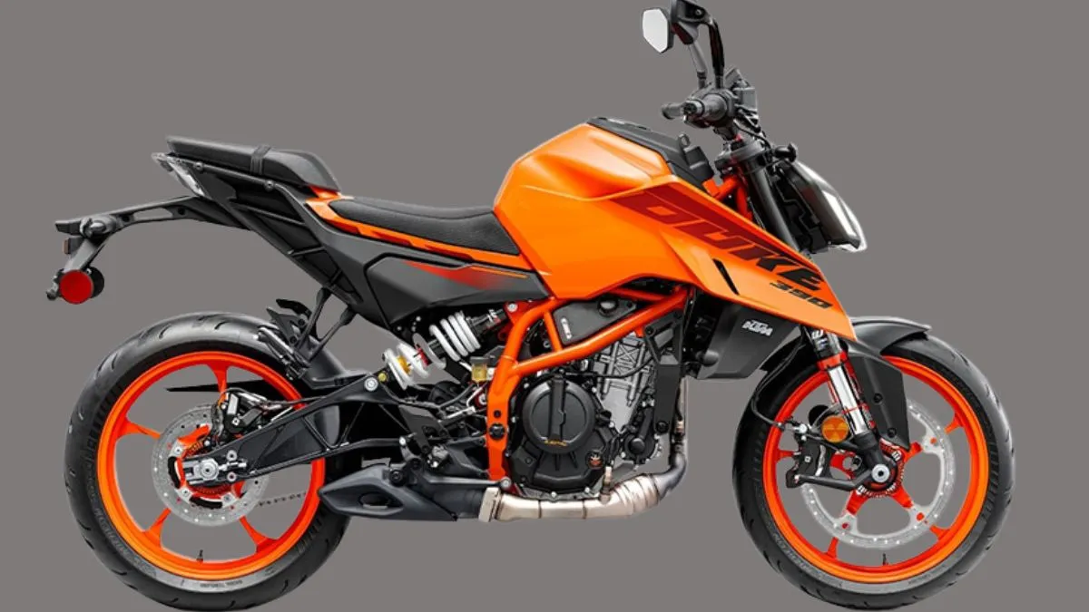 Rider cruising KTM 390 Duke on highway