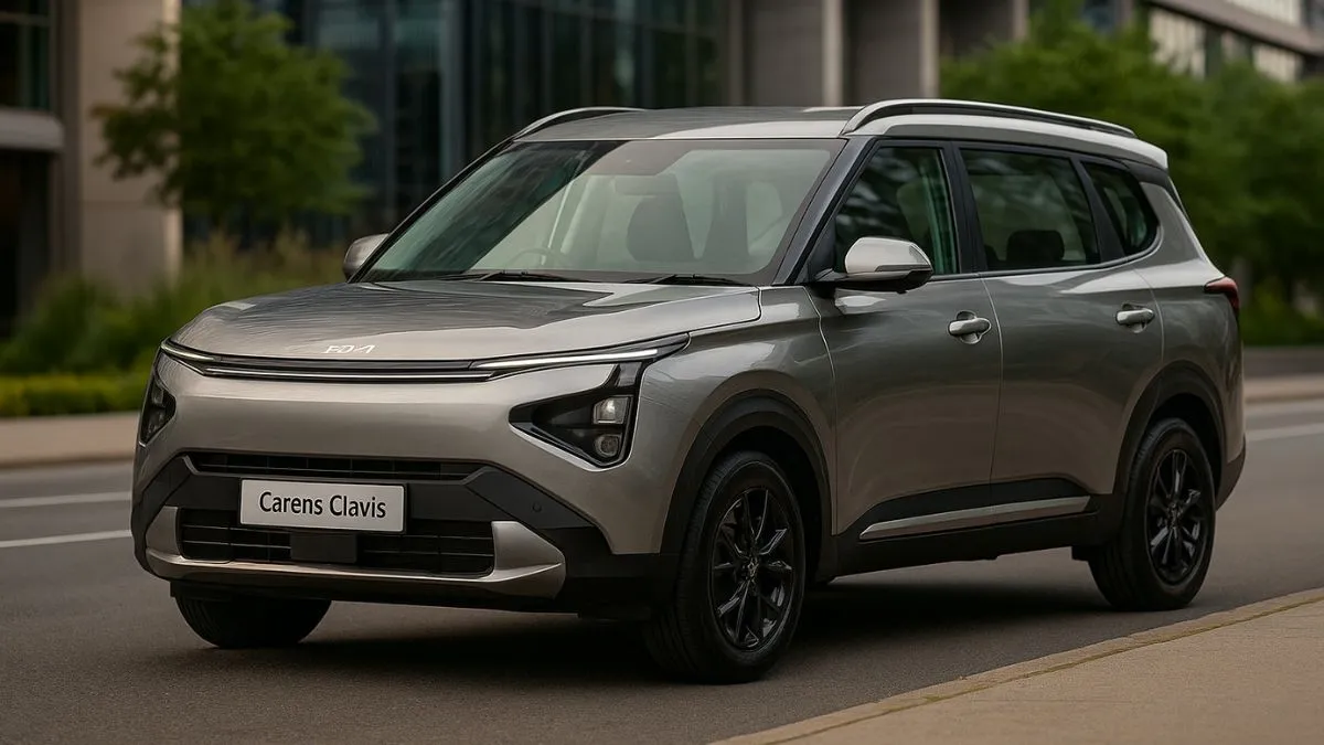 Kia Carens Clavis का कनेक्टेड टेललाइट और बोल्ड लुक