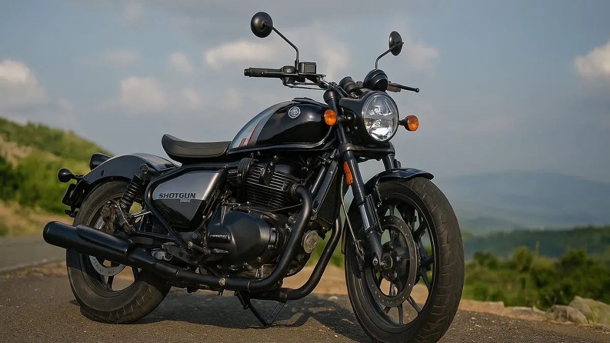 Royal Enfield Shotgun 650 2025 front LED headlight and retro-modern design