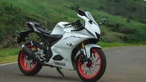 Yamaha R15 V4 side profile showcasing sporty design