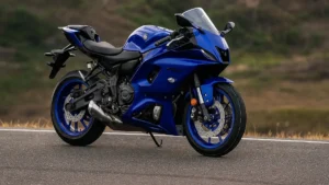 Yamaha R7 on racetrack showing speed and performance